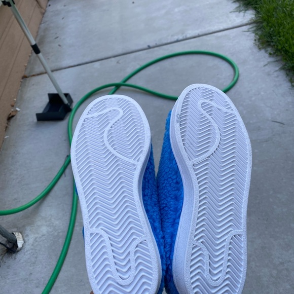 Adidas The Simpsons Marge Superstar Shoes
Size 4Y or WOMENS SZ 6 Cloud White - Picture 4 of 4